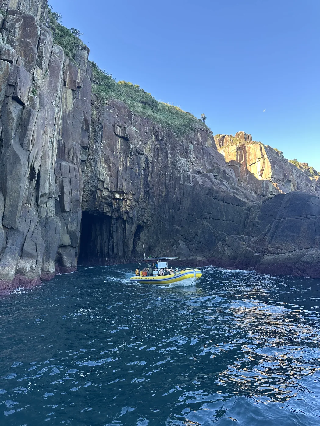 Passeio Bonete de lancha — Rotamar Ilhabela (3)